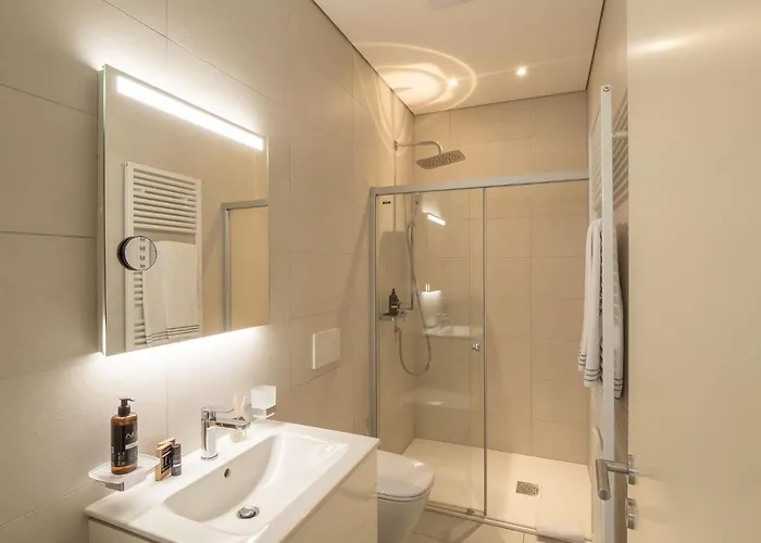 By @ Locarno 招待所 3*