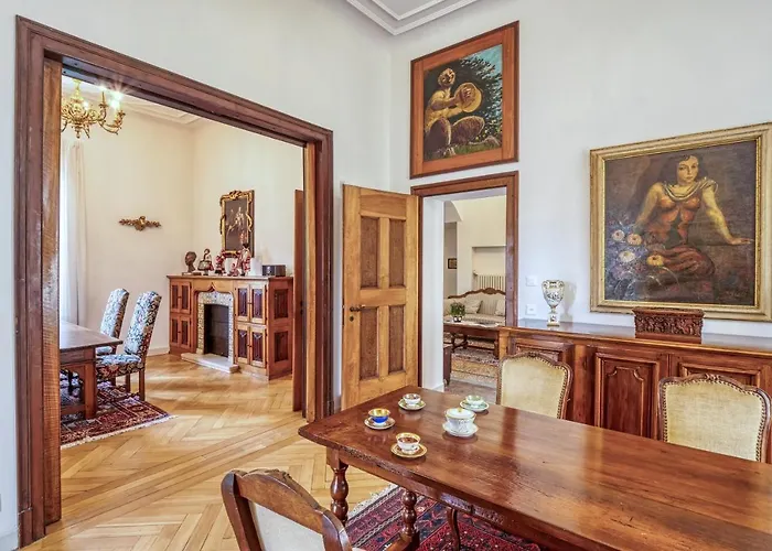 招待所 By @ Locarno