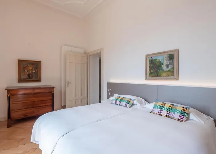 By @ Locarno 게스트하우스 Muralto