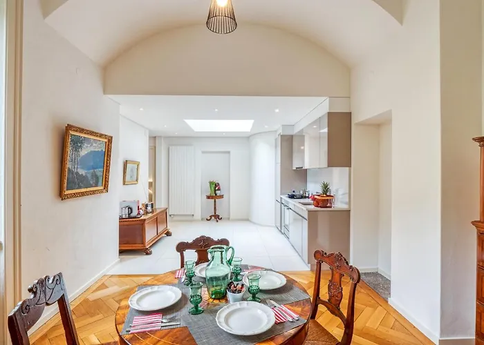 By @ Locarno 게스트하우스 Muralto